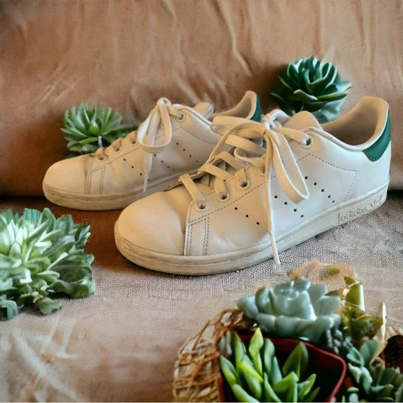 Adidas Stan Smith Classics - Picture 3 of 4